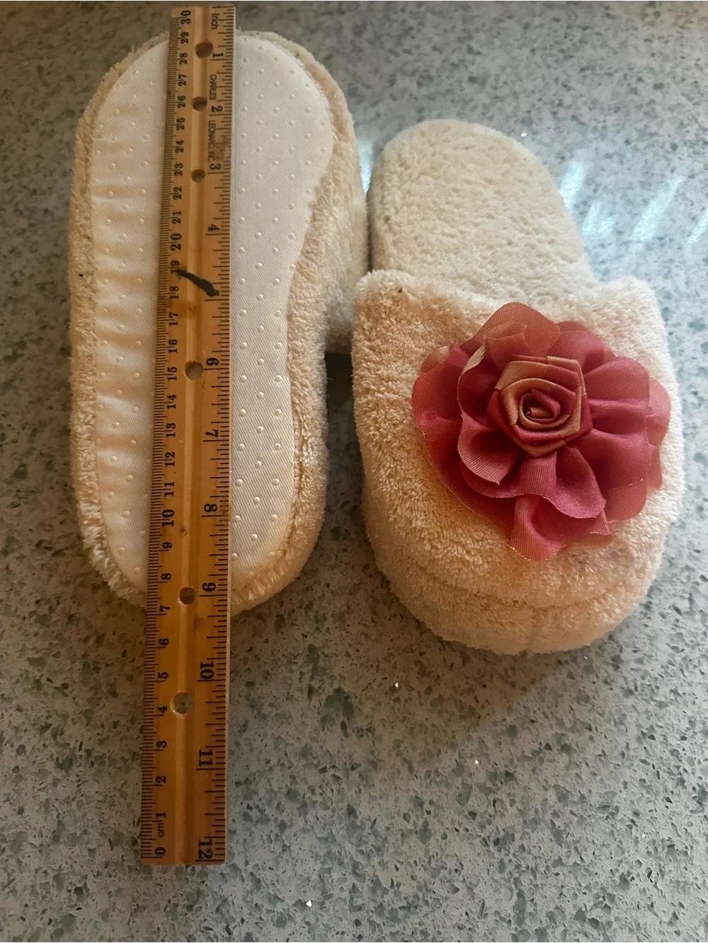 Plush Cream Women’s Spa Slippers with Coral Flower Accent size 6-7